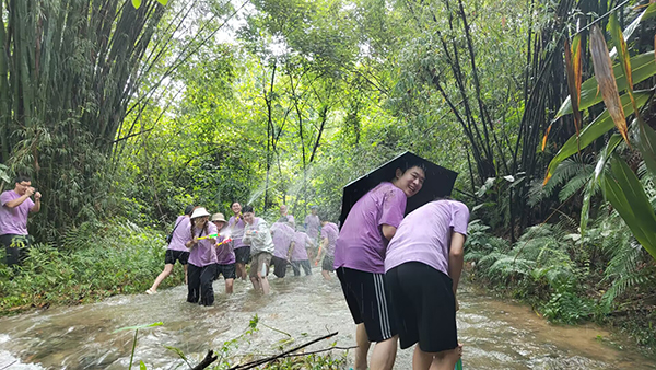 陳楷如：觀戰(zhàn)！“濕身”快樂！.jpg